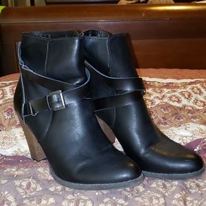 American Eagle Black Heeled Ankle Boots With Buckle Detail. Side Zipper Size 10